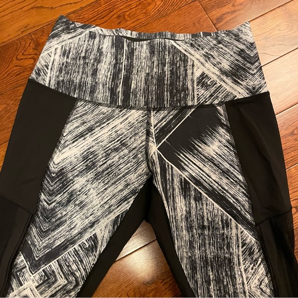 Lululemon Hot To Street Crop - Picture 3 of 9